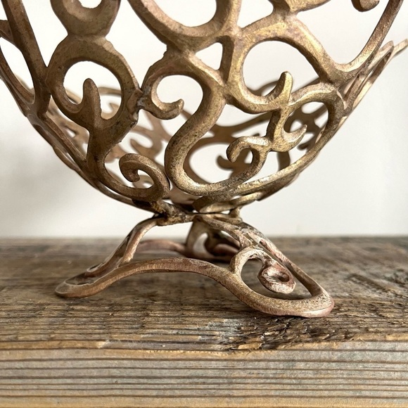 Brass scroll basket - Picture 4 of 5